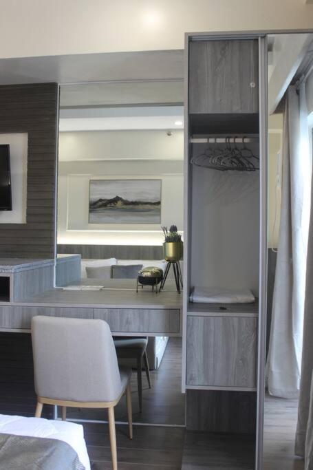 Condo Near Ayala Cebu City W Wifi Balcony Exterior foto