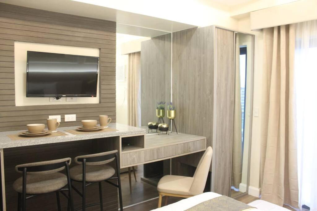 Condo Near Ayala Cebu City W Wifi Balcony Exterior foto