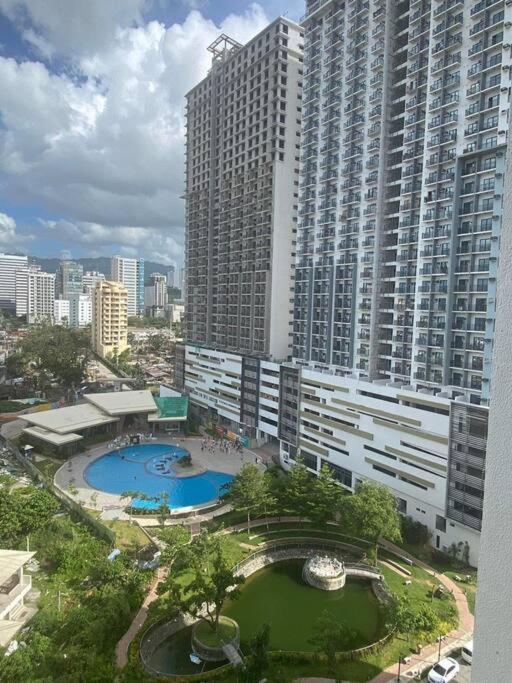 Condo Near Ayala Cebu City W Wifi Balcony Exterior foto