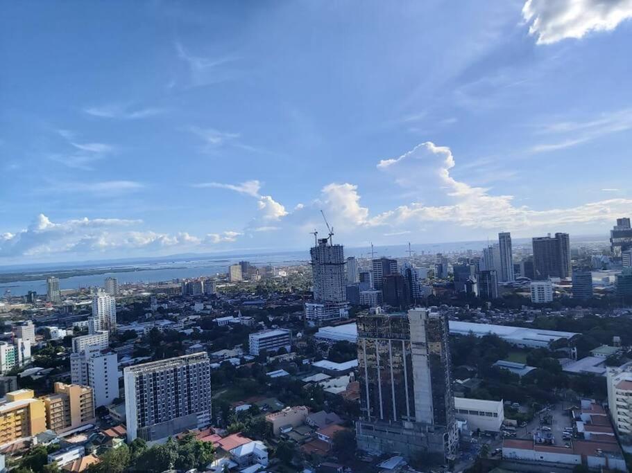 Condo Near Ayala Cebu City W Wifi Balcony Exterior foto